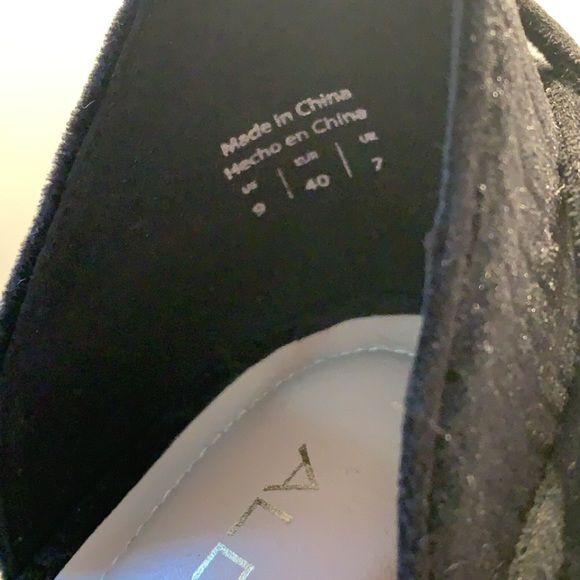 Aldo Tilley Heel in Snakeskin Black Suede NWT - Picture 7 of 8